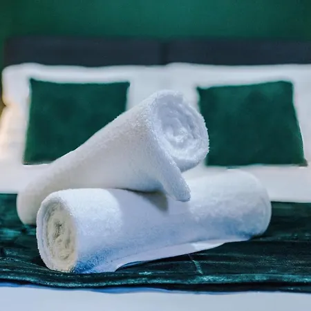 New, Luxe 2br, Manchester, Pool Table, Parking, Balcony, Ps4 Apartment *