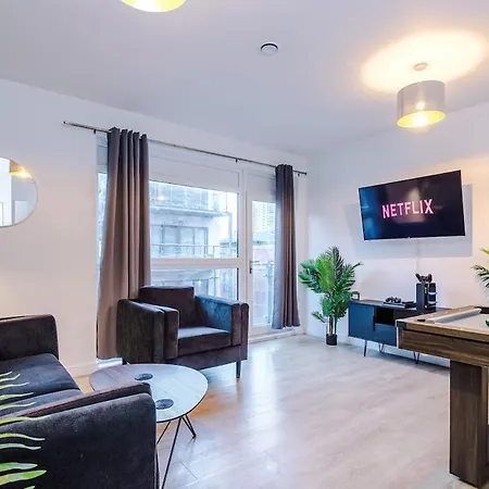 Apartment New, Luxe 2br, Manchester, Pool Table, Parking, Balcony, Ps4 Manchester