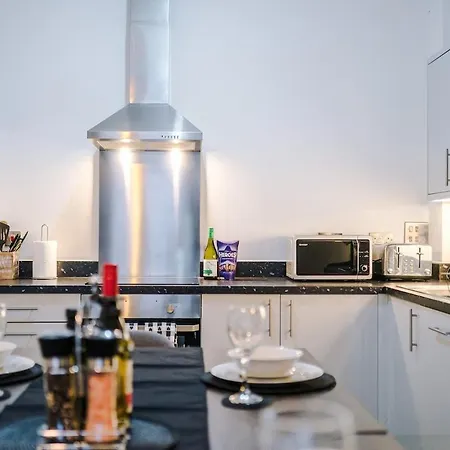 New, Luxe 2br, Manchester, Pool Table, Parking, Balcony, Ps4 Апартаменты