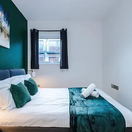 New, Luxe 2br, Manchester, Pool Table, Parking, Balcony, Ps4 Manchester