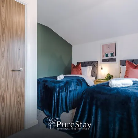 Stunning 5 Bed House By Purestay Short Lets & Serviced With Parking