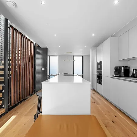 Free Parking - Roof Terrace - Luxury Townhouse Ferienhaus