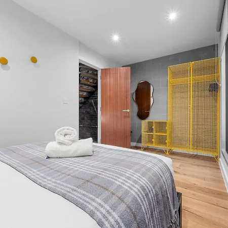 4 Bed Canal St Townhouse Free Parking * Manchester