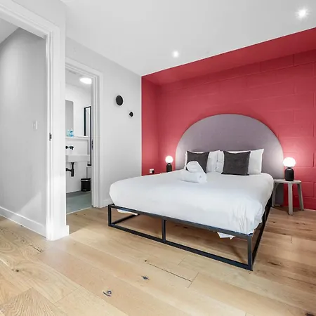 4 Bed Canal St Townhouse Free Parking