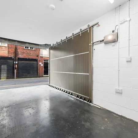 Free Parking - Roof Terrace - Luxury Townhouse Holiday home Manchester