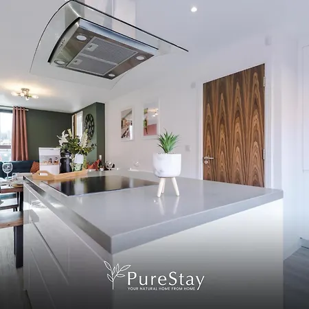Purestay Manchester: Five-bedroom House With Free Parking * Manchester