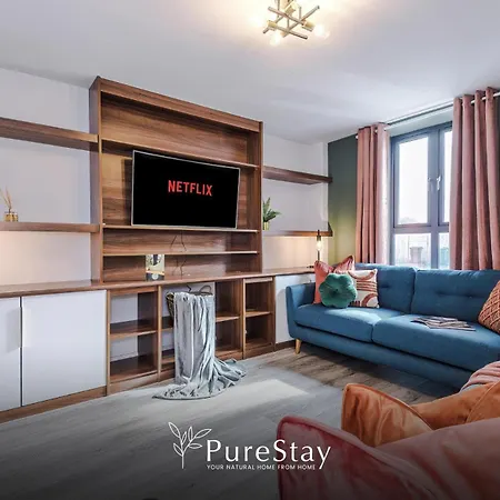Purestay Manchester: Five-bedroom House With Free Parking Holiday home