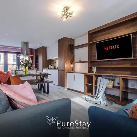 Spacious 5-bedroom Contractor House Sleeps 7 With Parking By Purestay *