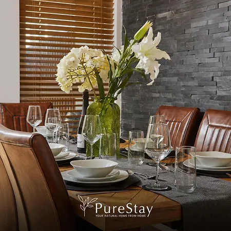 Fabulous House - 5 Beds Sleeps 8 - Free Parking - By Purestay Vakantiehuis