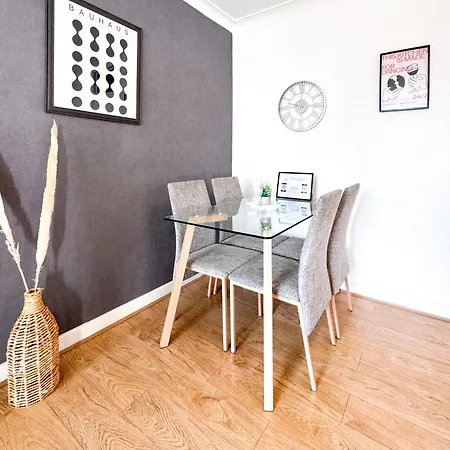 Holiday home Etihad Stadium - Contractor & Business