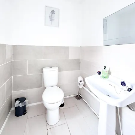 Holiday home Etihad Stadium - Contractor & Business