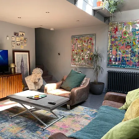 Quirky House Holiday home *