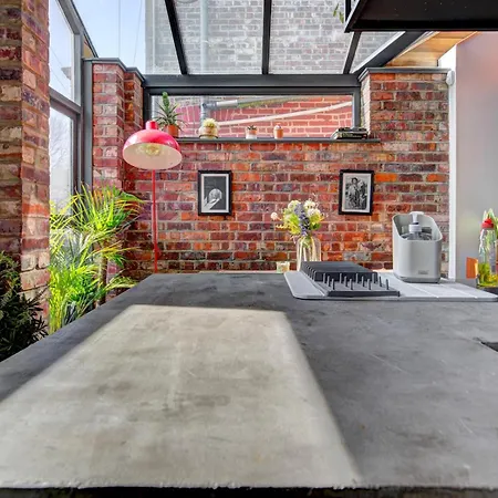 Stunning Garden Home By Levenshulme Station - Pass The Keys *