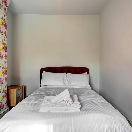 Stunning Garden Home By Levenshulme Station - Pass The Keys Manchester