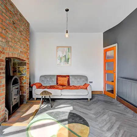 Holiday home Stunning Garden Home By Levenshulme Station - Pass The Keys *