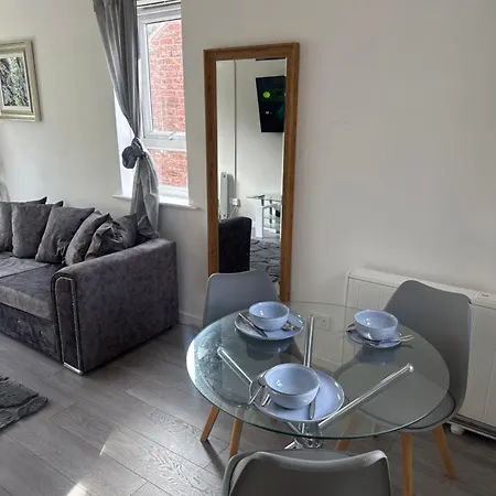 Bank Street Apartman *