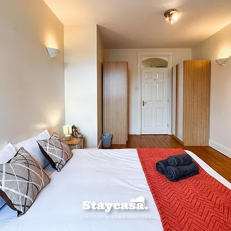 Apartment Whalley Range Hideaway 7mins To With Parking