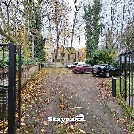 Whalley Range Hideaway 7mins To With Parking Apartment Manchester