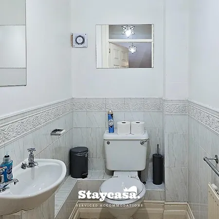 Apartment Whalley Range Hideaway 7mins To With Parking Manchester