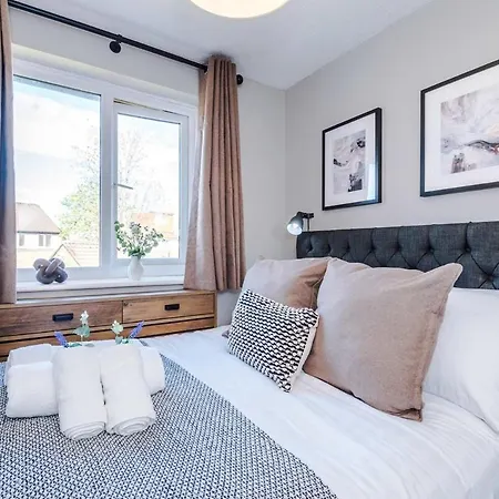 Holiday home New! Spacious 3-bed By 53 Degrees Property, Ideal For Weekend Guests & Business! Manchester