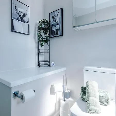 New! Spacious 3-bed By 53 Degrees Property, Ideal For Weekend Guests & Business! * Manchester
