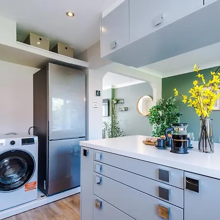 Holiday home New! Spacious 3-bed By 53 Degrees Property, Ideal For Weekend Guests & Business! *
