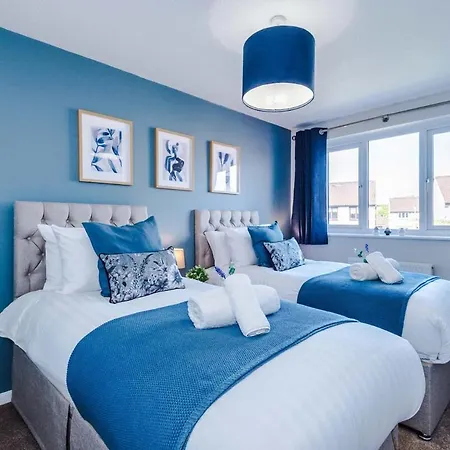 New! Spacious 3-bed By 53 Degrees Property, Ideal For Weekend Guests & Business! *