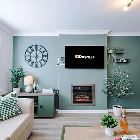 New! Spacious 3-bed By 53 Degrees Property, Ideal For Weekend Guests & Business! Σπίτι διακοπών *