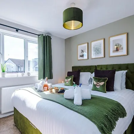 Holiday home New! Spacious 3-bed By 53 Degrees Property, Ideal For Weekend Guests & Business! Manchester