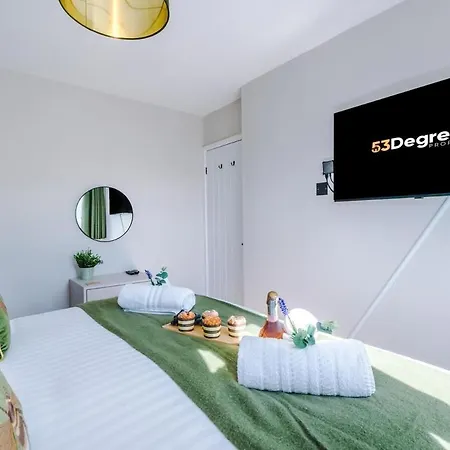 New! Spacious 3-bed By 53 Degrees Property, Ideal For Weekend Guests & Business! Manchester