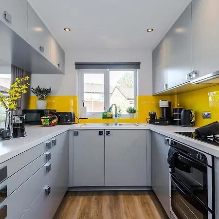 New! Spacious 3-bed By 53 Degrees Property, Ideal For Weekend Guests & Business! Manchester
