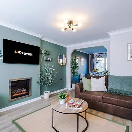 New! Spacious 3-bed By 53 Degrees Property, Ideal For Weekend Guests & Business! Manchester