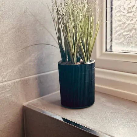 Hub - 2br With Free Parking, Near Airport & Attractions Holiday home Manchester