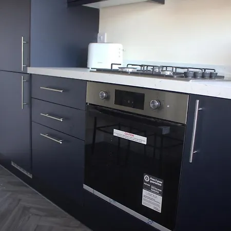 Manchester Stay Hub - 2Br With Free Parking, Near Airport & Attractions