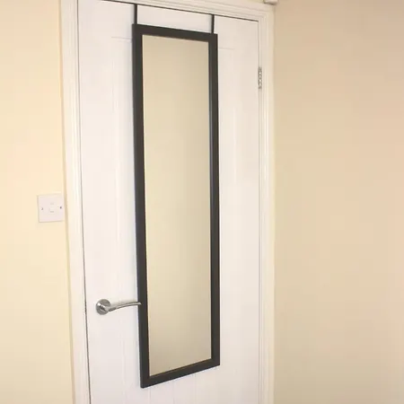 Manchester Stay Hub - 2Br With Free Parking, Near Airport & Attractions Holiday home Manchester