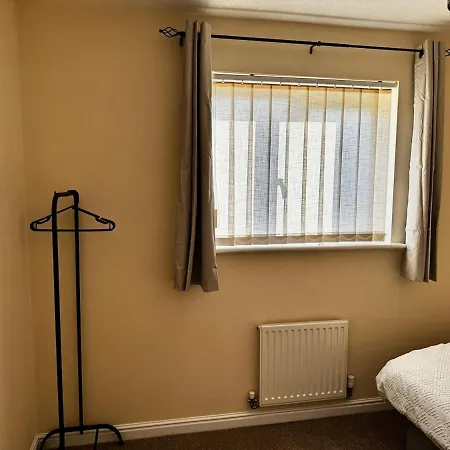 Manchester Stay Hub - 2Br With Free Parking, Near Airport & Attractions Holiday home *