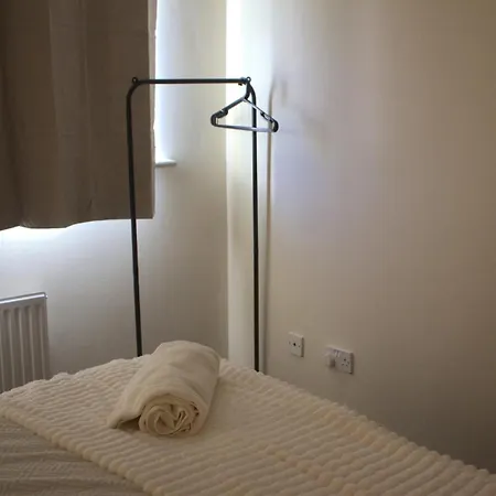 Manchester Stay Hub - 2Br With Free Parking, Near Airport & Attractions Holiday home