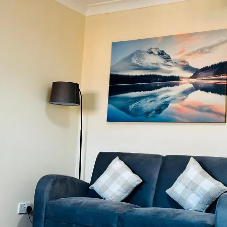 Manchester Stay Hub - 2Br With Free Parking, Near Airport & Attractions *