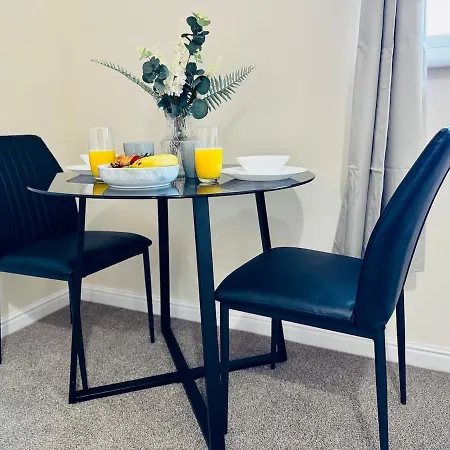 Manchester Stay Hub - 2Br With Free Parking, Near Airport & Attractions Holiday home *