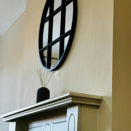 Manchester Stay Hub - 2Br With Free Parking, Near Airport & Attractions *
