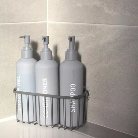 Hub - 2br With Free Parking, Near Airport & Attractions