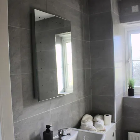Manchester Stay Hub - 2Br With Free Parking, Near Airport & Attractions Manchester