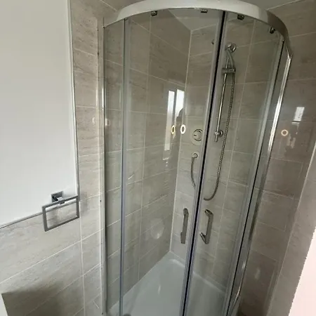 Spacious 4 Bedroom Townhouse With Gated Parking Σπίτι διακοπών
