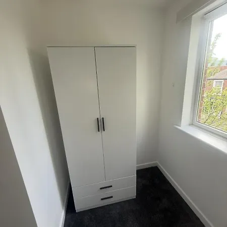 Spacious 4 Bedroom Townhouse With Gated Parking Holiday home