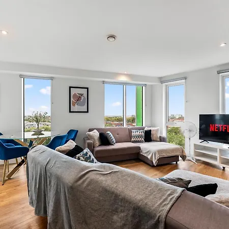 Stylish Penthouse - Parking- Gym *