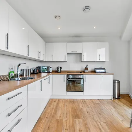 Stylish Penthouse - Parking- Gym *
