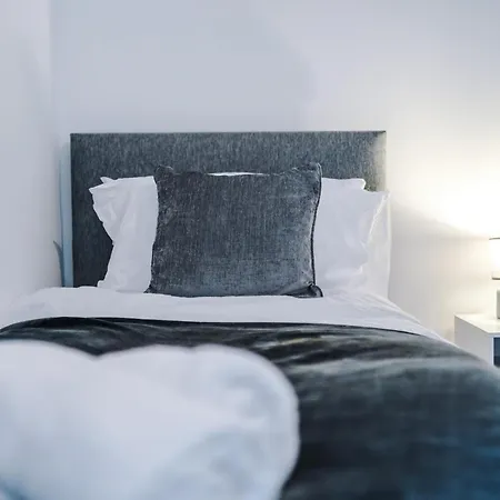 Сasa de vacaciones Large 4 Bed House Sleeps 8 By Host A Mánchester
