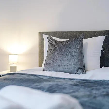 Large 4 Bed House Sleeps 8 By Host A Сasa de vacaciones