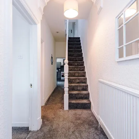Large 4 Bed House Sleeps 8 By Host A Ferienhaus