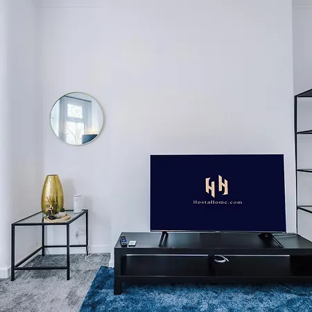 Large 4 Bed House Sleeps 8 By Host A Mánchester